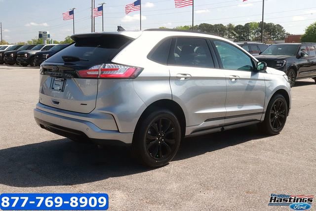 Certified 2024 Ford Edge SE w/ Black Appearance Package image 3
