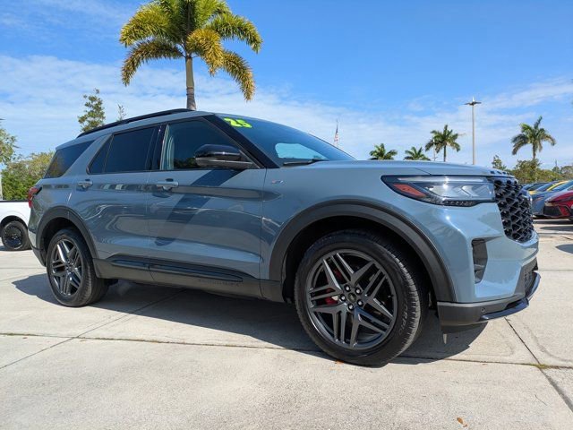 Certified 2025 Ford Explorer ST-Line w/ Premium Package image 7