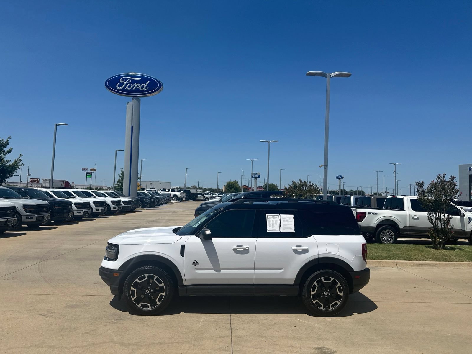Certified 2022 Ford Bronco Sport Outer Banks w/ Tech Package AWD/4WD image 2