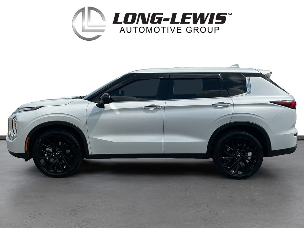 Used 2024 Mitsubishi Outlander SE Black Edition FWD image 2
