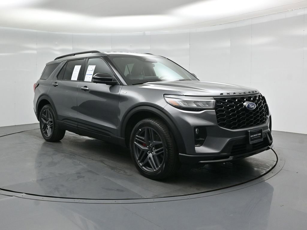 Certified 2025 Ford Explorer ST-Line w/ ST-Line Street Pack image 7