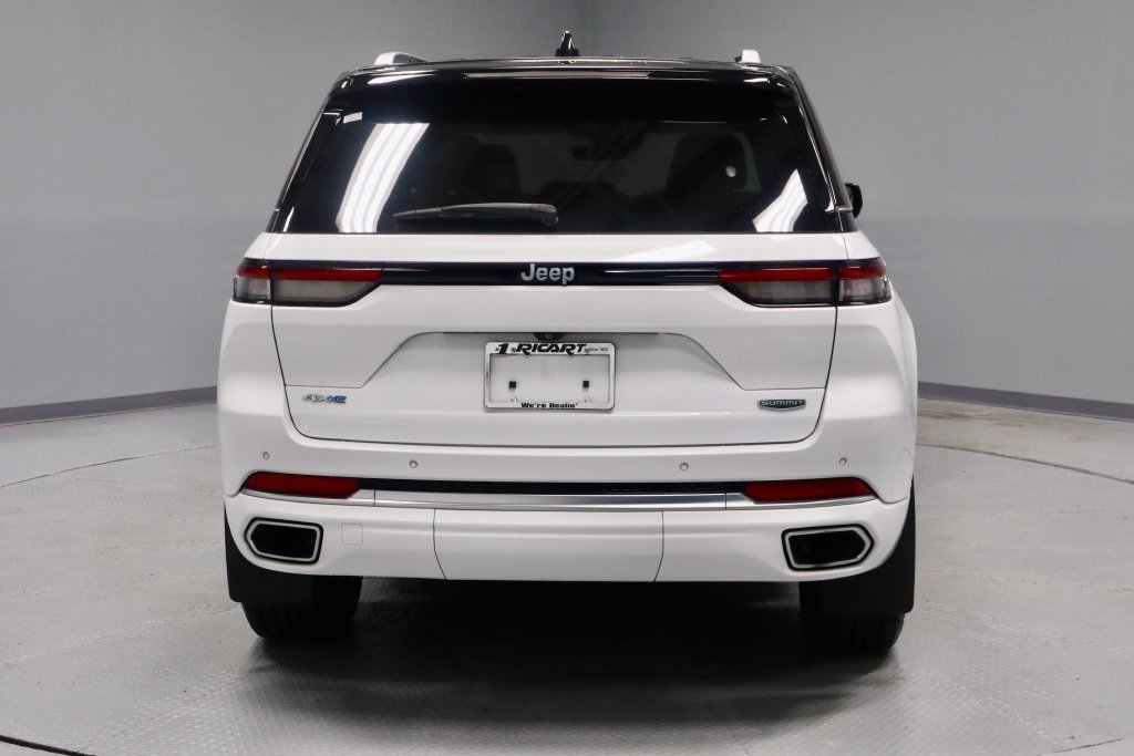 Used 2023 Jeep Grand Cherokee Summit w/ Luxury Tech Group V AWD/4WD image 11