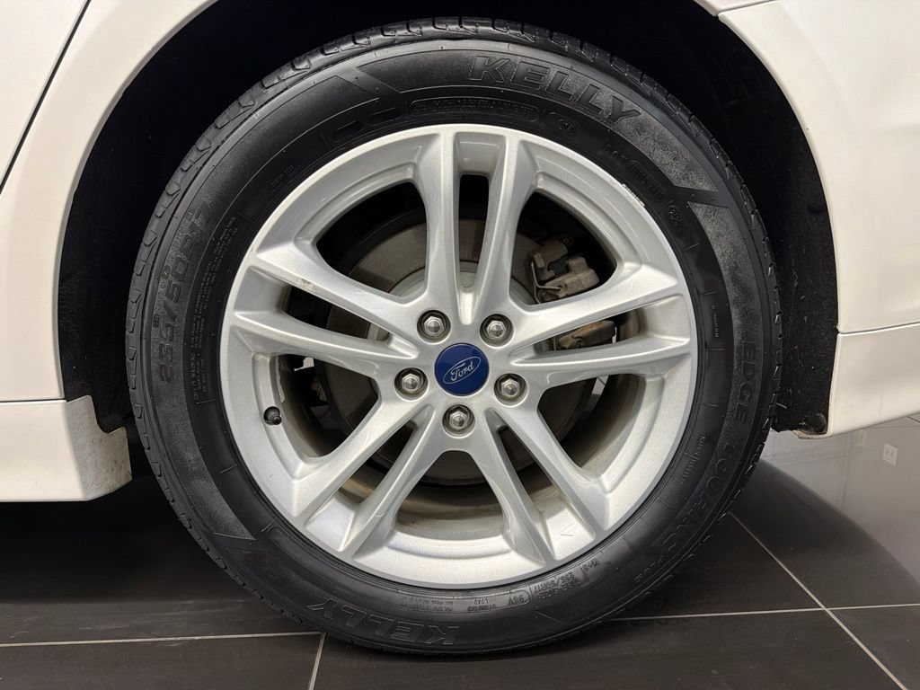 Certified 2018 Ford Fusion SE w/ Fusion SE Technology Package FWD image 7
