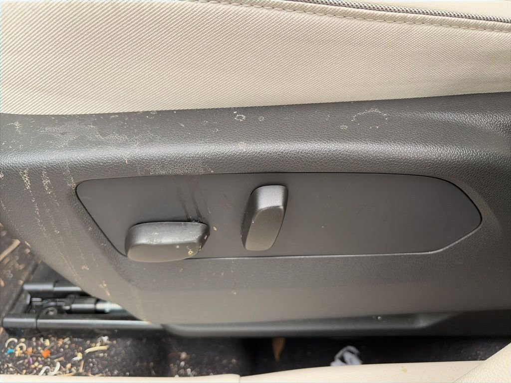 Used 2022 Buick Envision Essence w/ Technology Package I FWD image 23