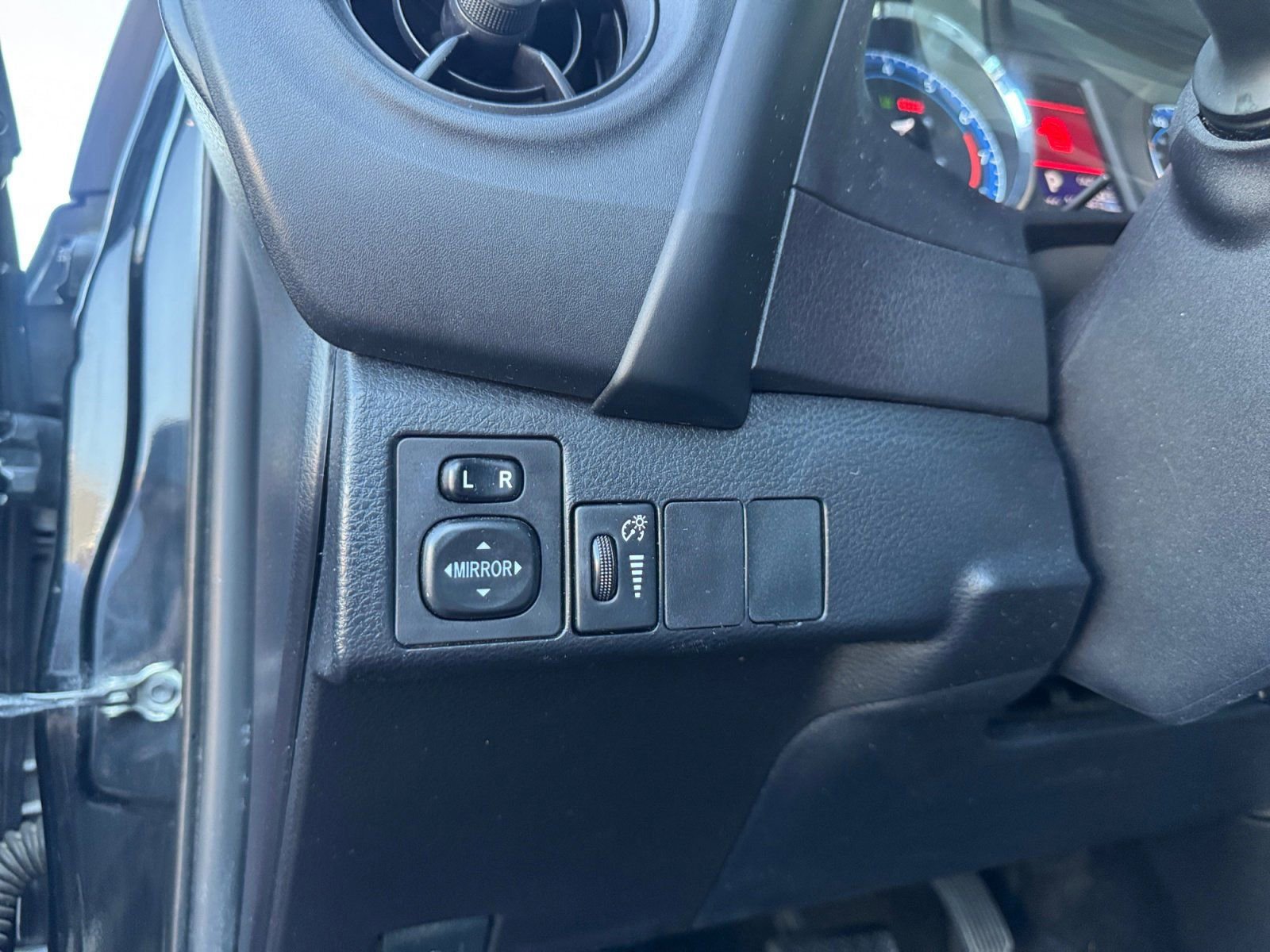 Used 2018 Toyota Corolla L image 18