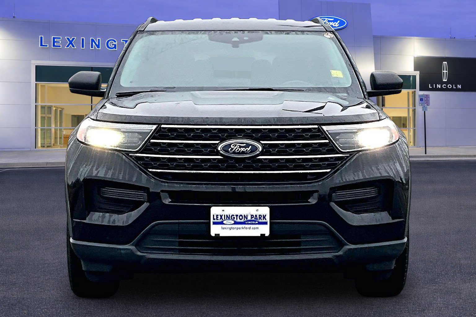 Certified 2022 Ford Explorer XLT w/ Class IV Trailer Tow Package AWD/4WD image 2