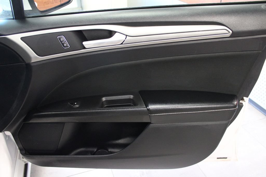 Certified 2020 Ford Fusion SE FWD image 28