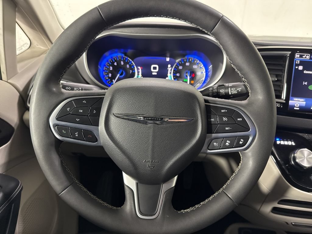Used 2024 Chrysler Pacifica Touring-L FWD image 20
