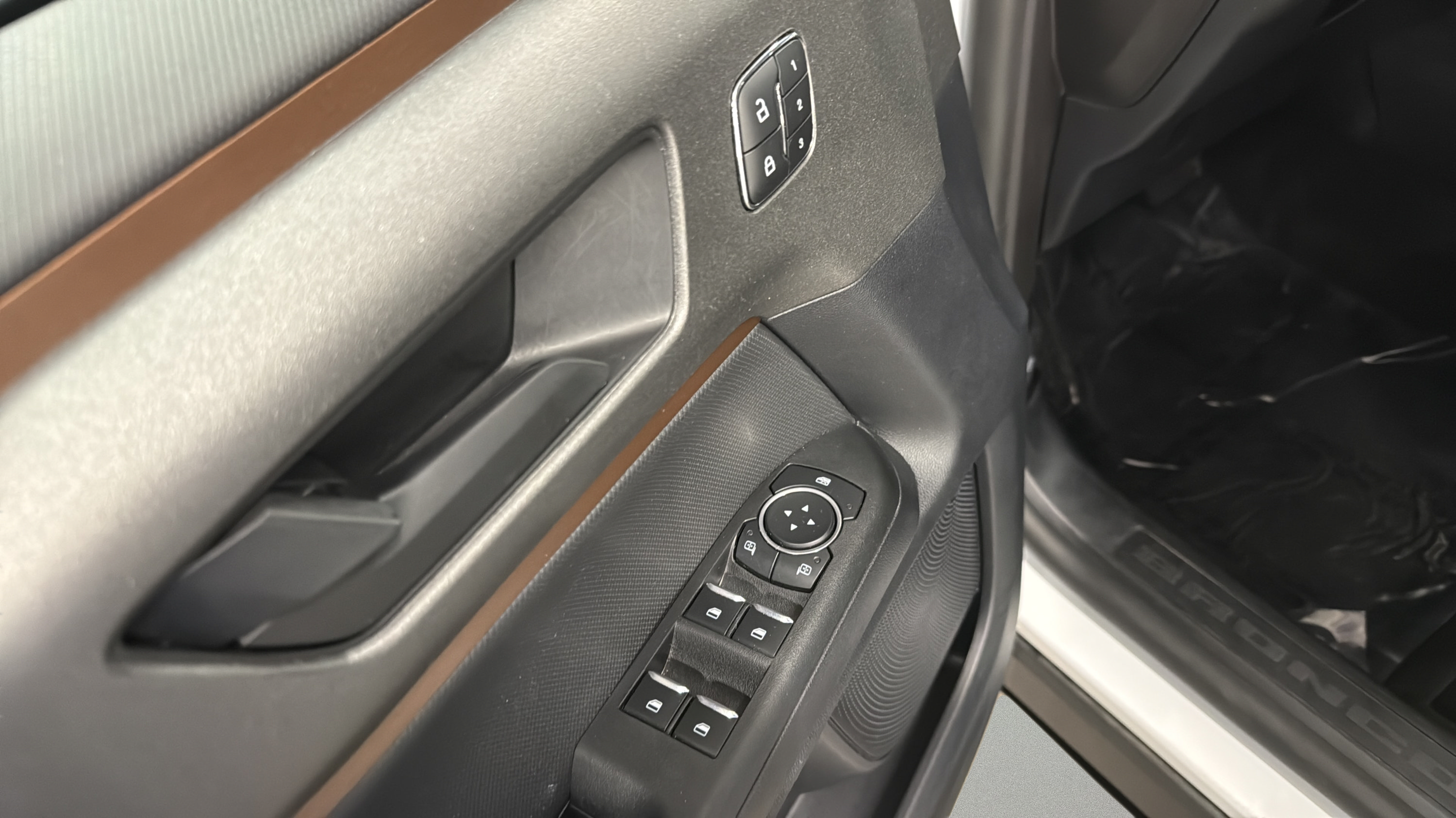 Certified 2025 Ford Bronco Sport Outer Banks w/ Outer Banks Tech Package+ AWD/4WD image 11