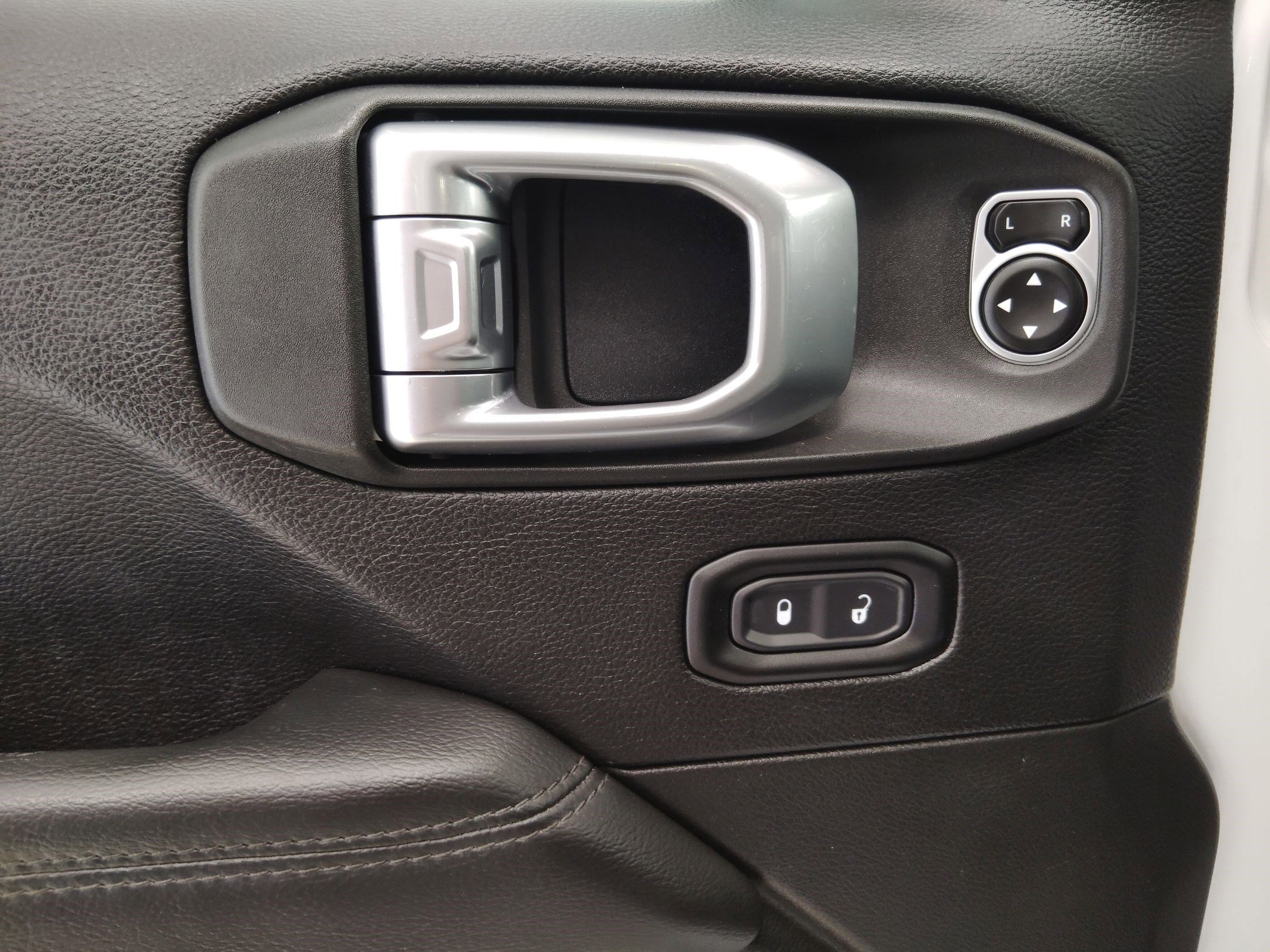 Used 2019 Jeep Wrangler Unlimited Sahara image 23