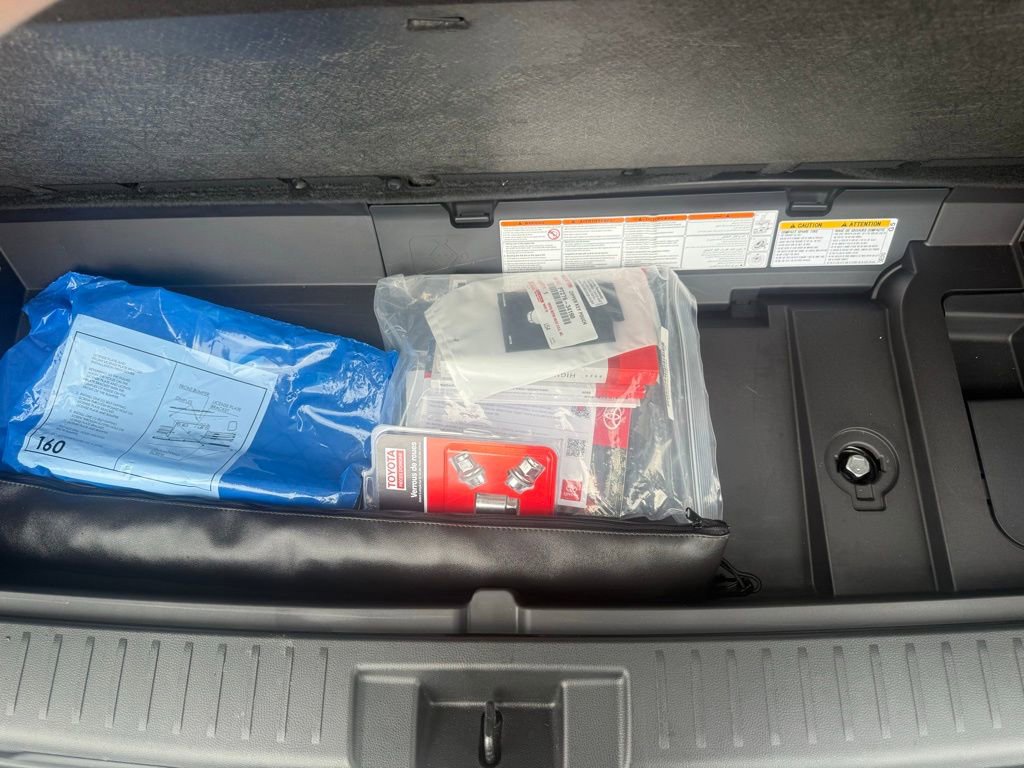 Used 2025 Toyota Highlander Platinum AWD/4WD image 48