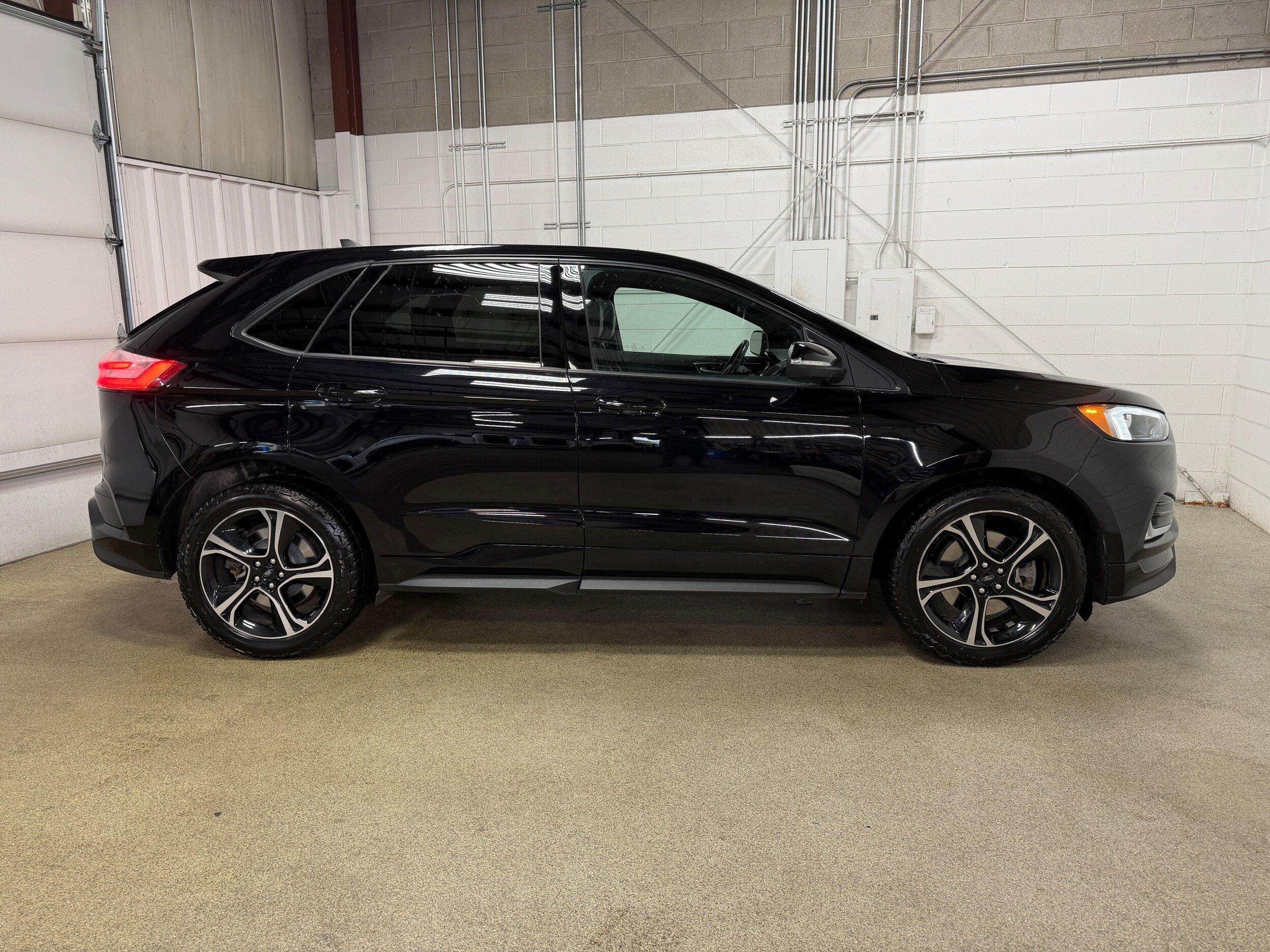 Certified 2020 Ford Edge ST w/ Cold Weather Package AWD/4WD image 7