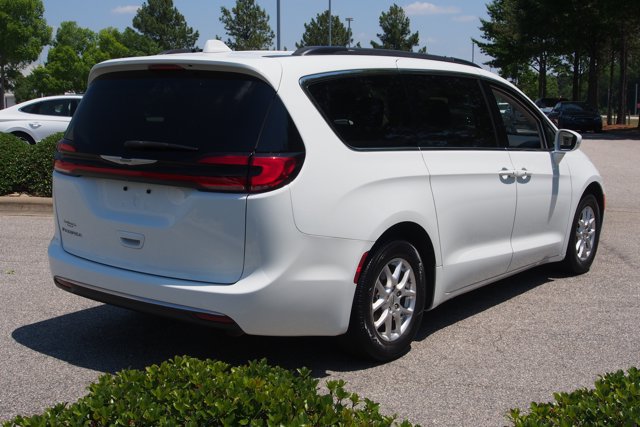 Used 2022 Chrysler Pacifica Touring-L FWD image 8