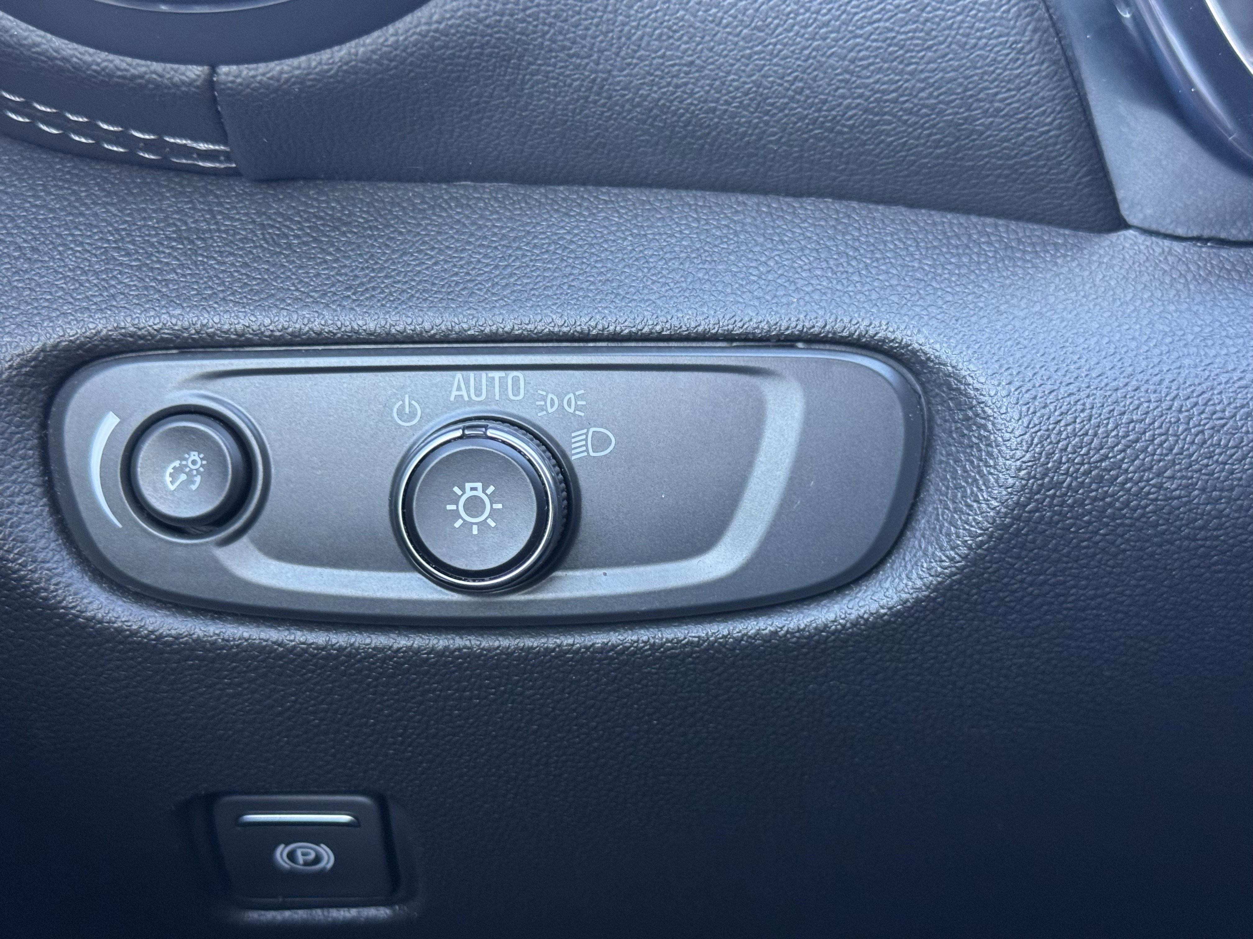 Used 2025 Chevrolet Blazer LT image 22