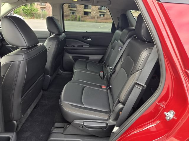 Used 2024 Nissan Pathfinder SL AWD/4WD image 11