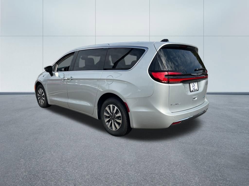 Used 2024 Chrysler Pacifica Select image 7