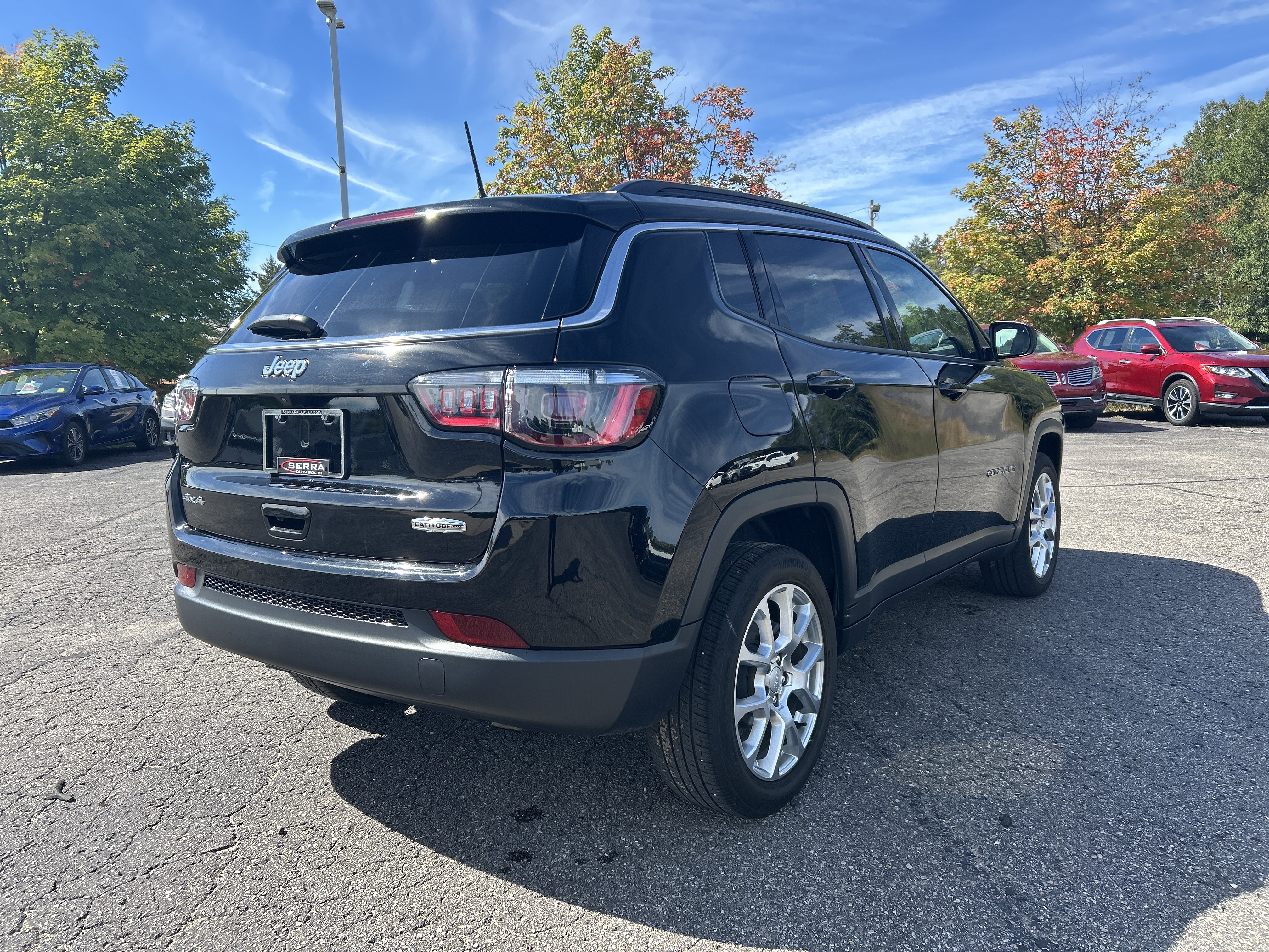 Used 2023 Jeep Compass Latitude AWD/4WD image 3