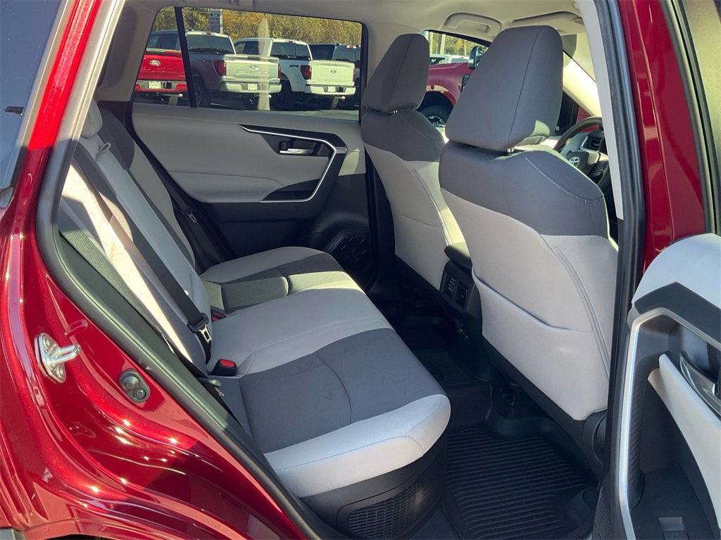 Used 2022 Toyota RAV4 XLE image 10