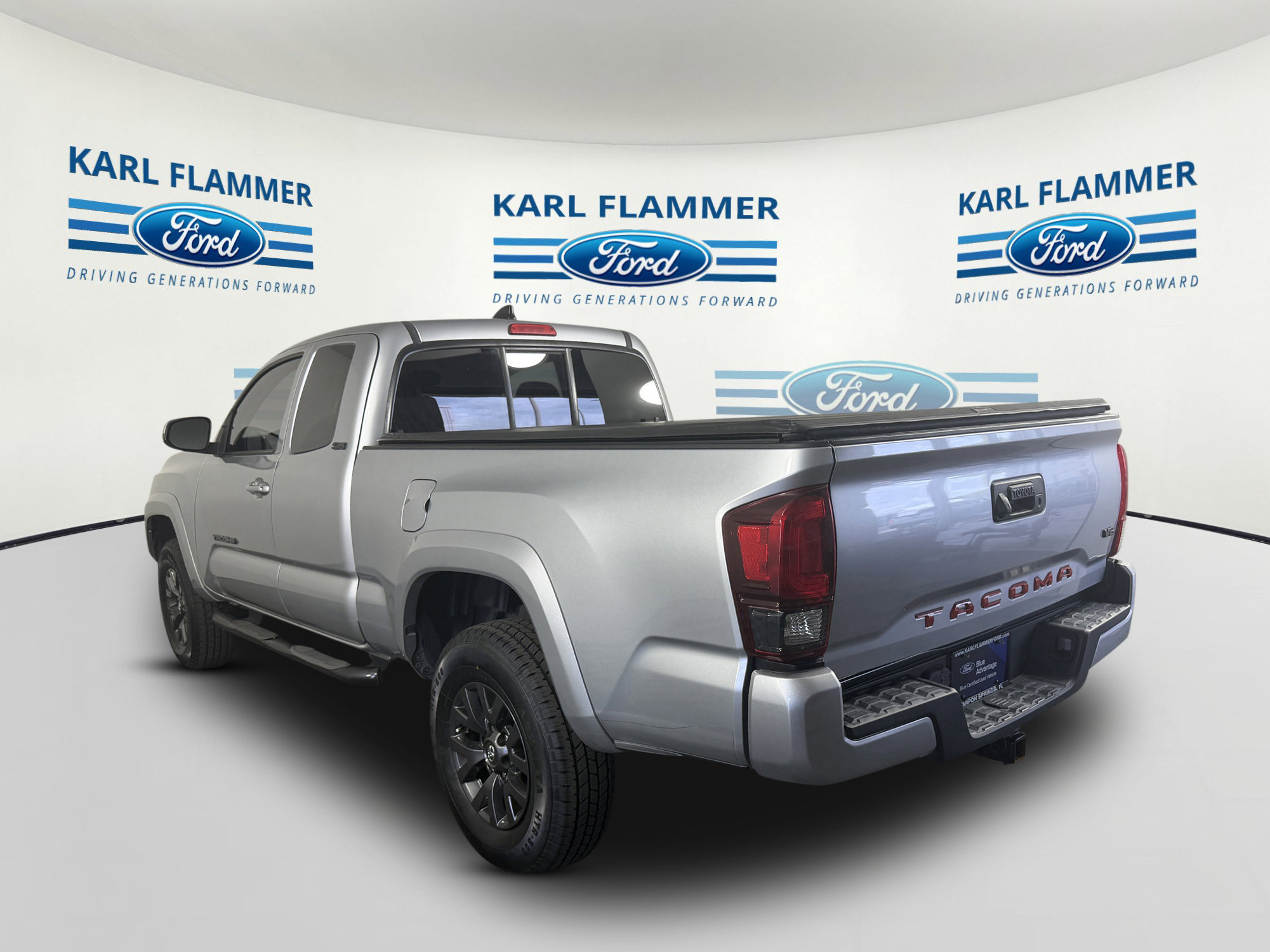 Used 2022 Toyota Tacoma SR5 w/ Technology Package RWD image 5