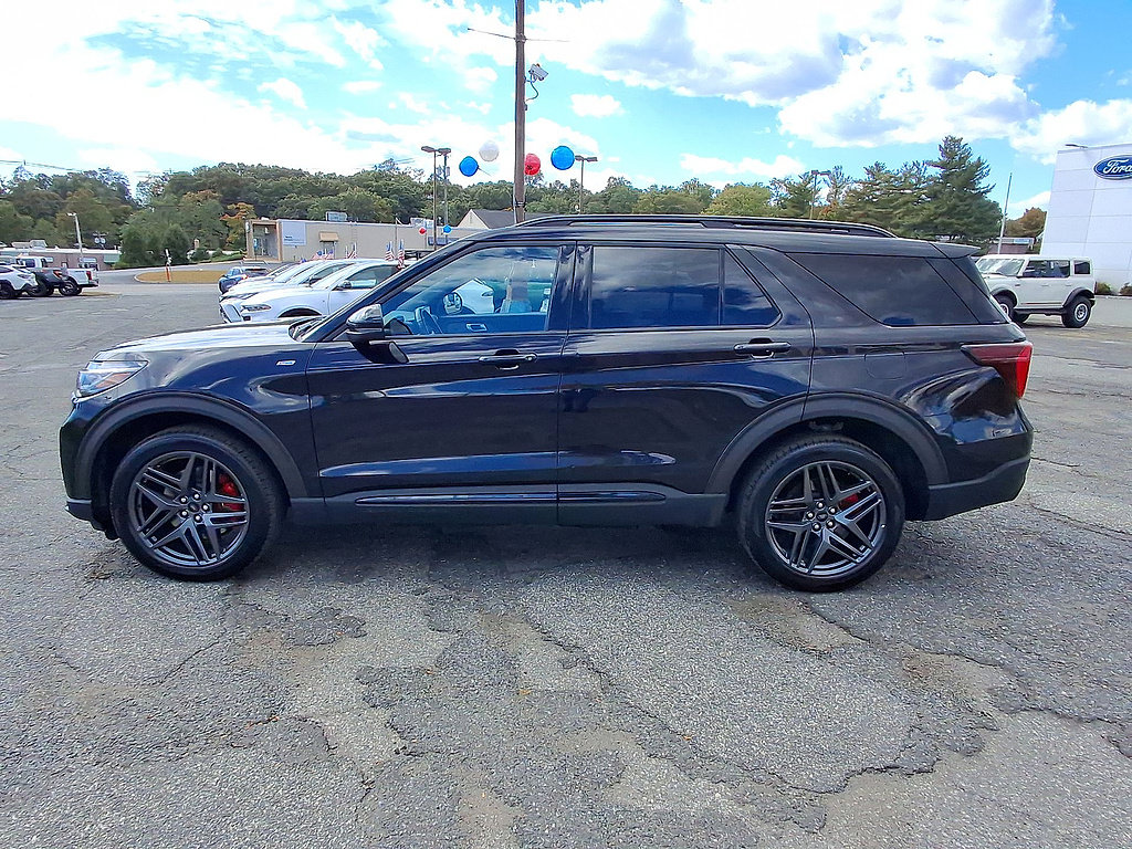 Certified 2025 Ford Explorer ST-Line w/ ST-Line Street Pack AWD/4WD image 5