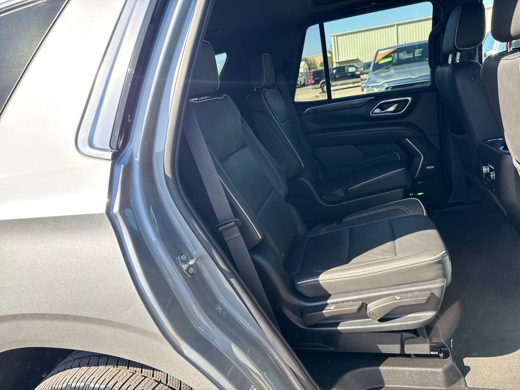 Used 2023 GMC Yukon SLT w/ SLT Luxury Package image 28