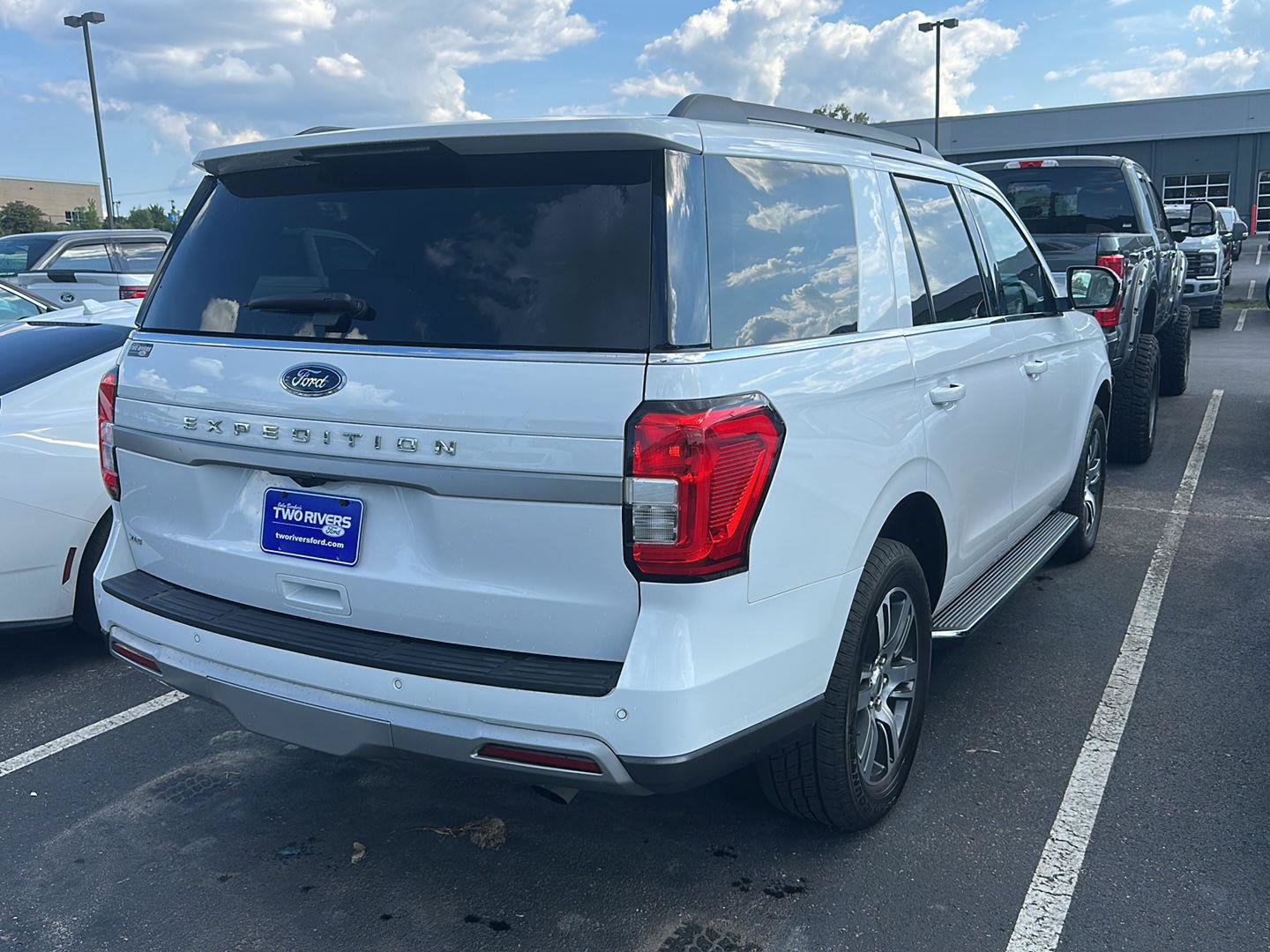 Certified 2023 Ford Expedition XLT AWD/4WD image 3