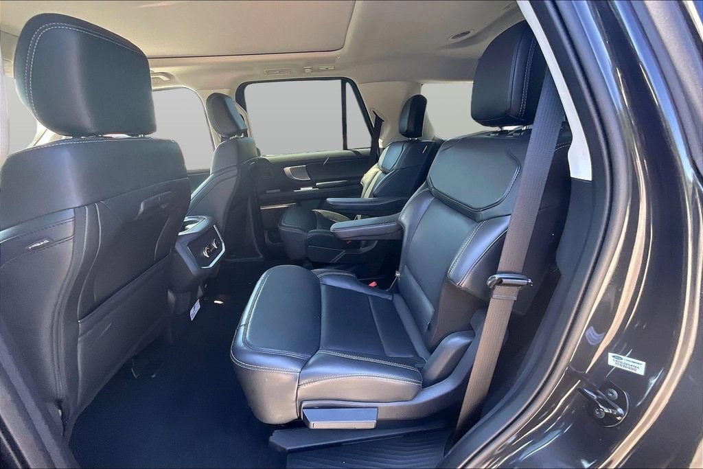 Certified 2025 Ford Expedition Platinum w/ Driver's Package AWD/4WD image 25