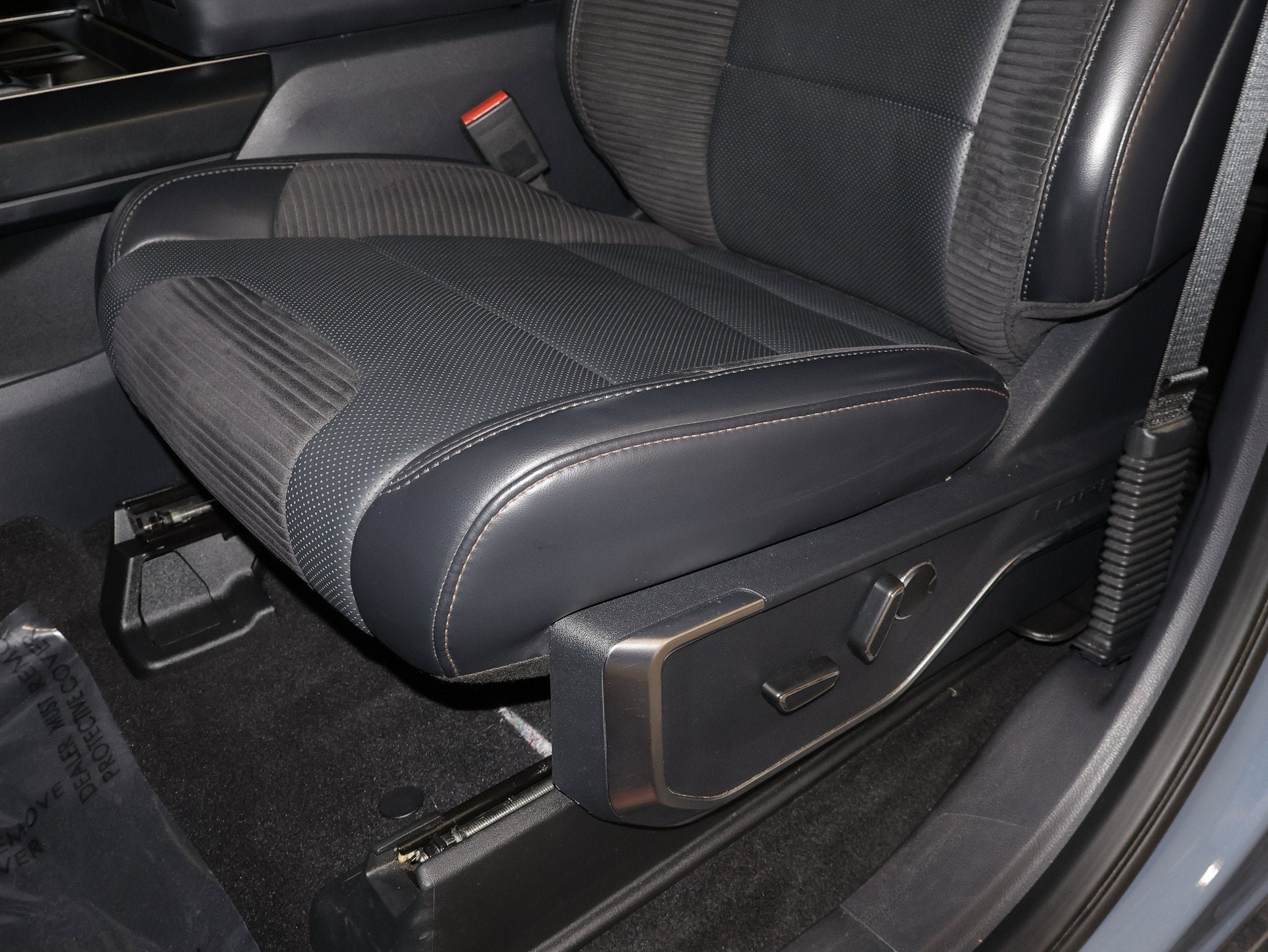 Certified 2023 Ford F150 Raptor w/ Raptor Carbon Fiber Package AWD/4WD image 25