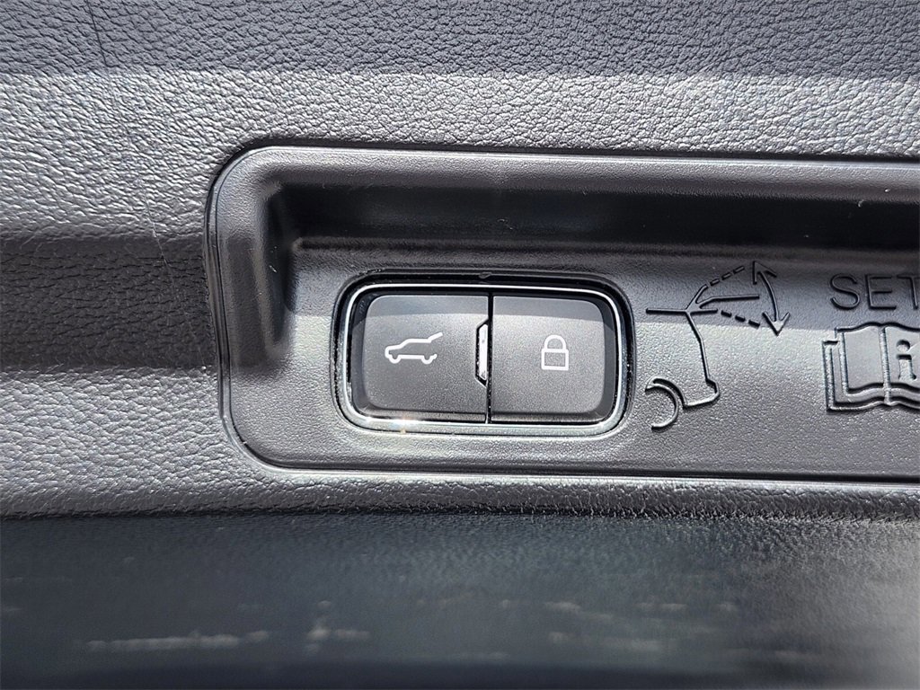 Certified 2022 Ford Explorer XLT w/ Equipment Group 202A image 34