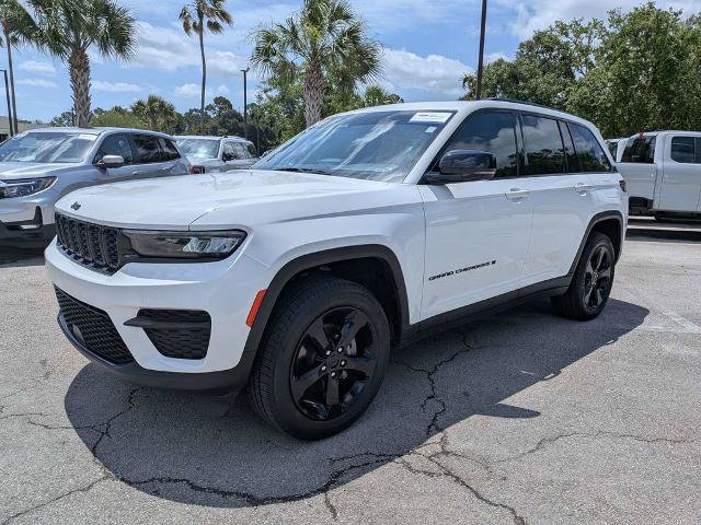 Used 2023 Jeep Grand Cherokee Altitude AWD/4WD image 7