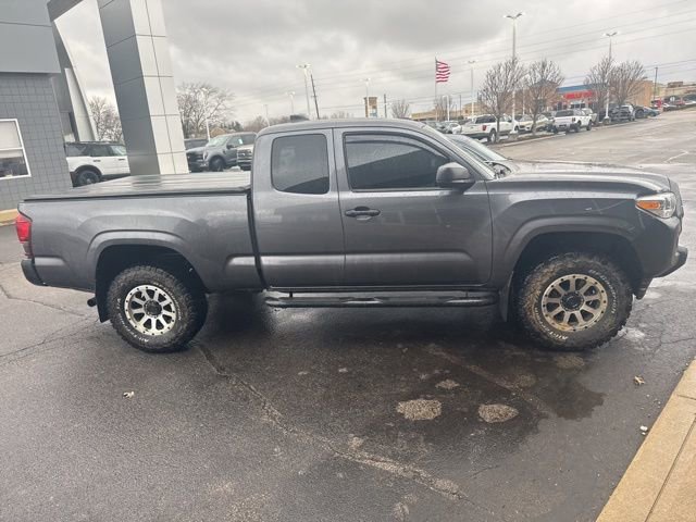 Used 2022 Toyota Tacoma SR image 4