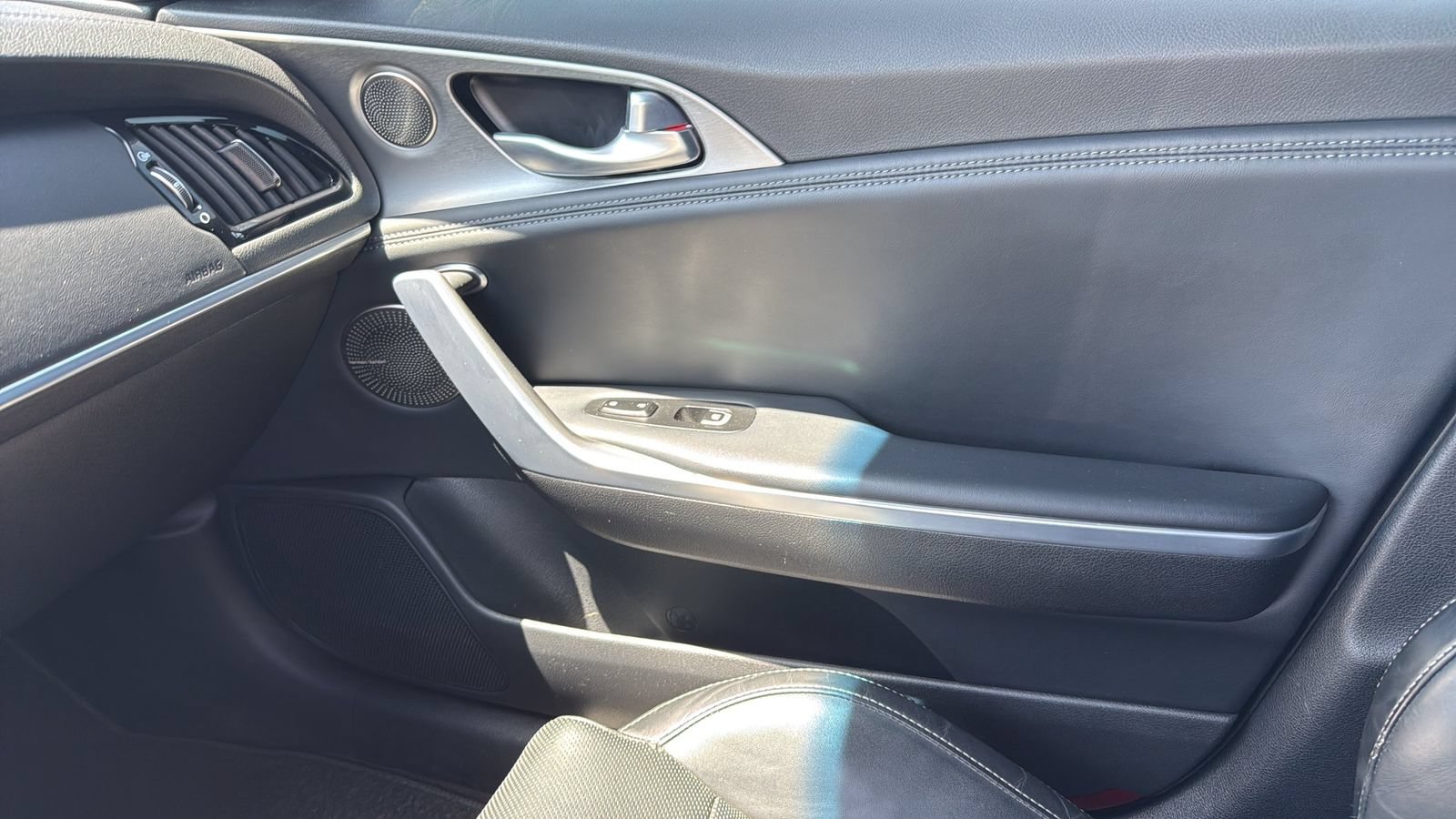 Used 2018 Kia Stinger GT2 AWD/4WD image 23