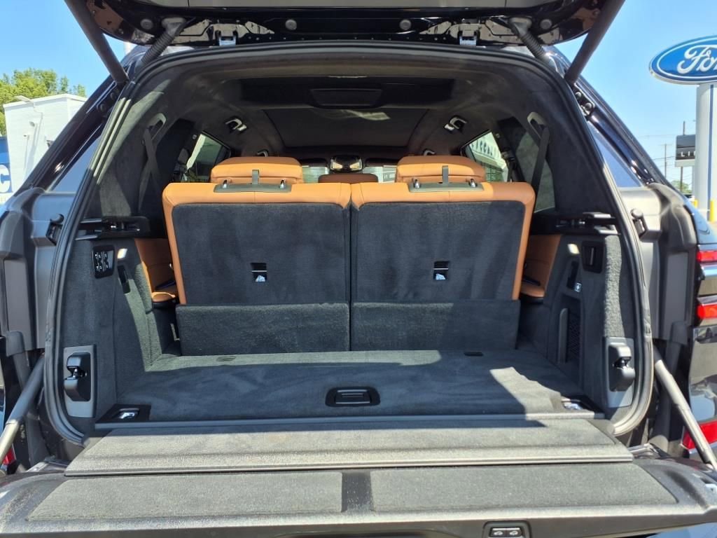 Used 2023 BMW X7 xDrive40i w/ M Sport Package image 8