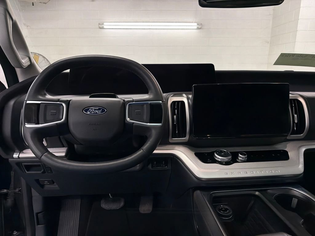Certified 2025 Ford Expedition Active image 13