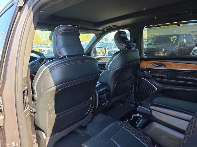 Used 2023 Jeep Grand Cherokee L Summit AWD/4WD image 18