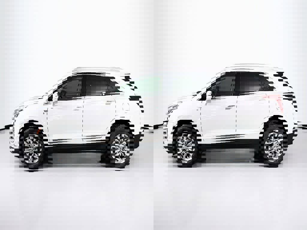 Used 2022 Cadillac XT5 Premium Luxury image 2