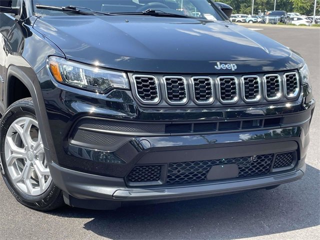 Used 2024 Jeep Compass Sport image 8