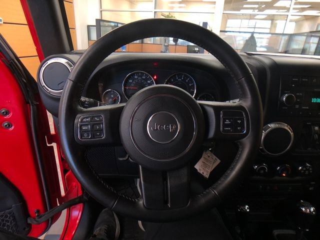 Used 2017 Jeep Wrangler Unlimited Sahara w/ Connectivity Group image 13