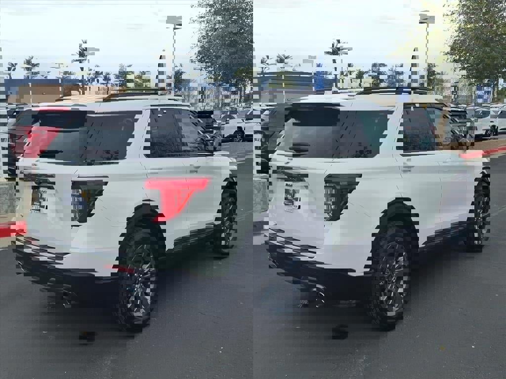 Certified 2023 Ford Explorer XLT w/ Equipment Group 202A image 5