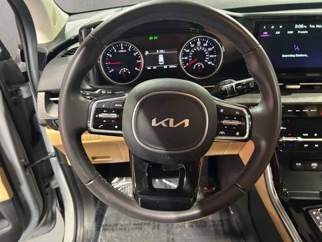 Used 2024 Kia Carnival EX FWD image 23