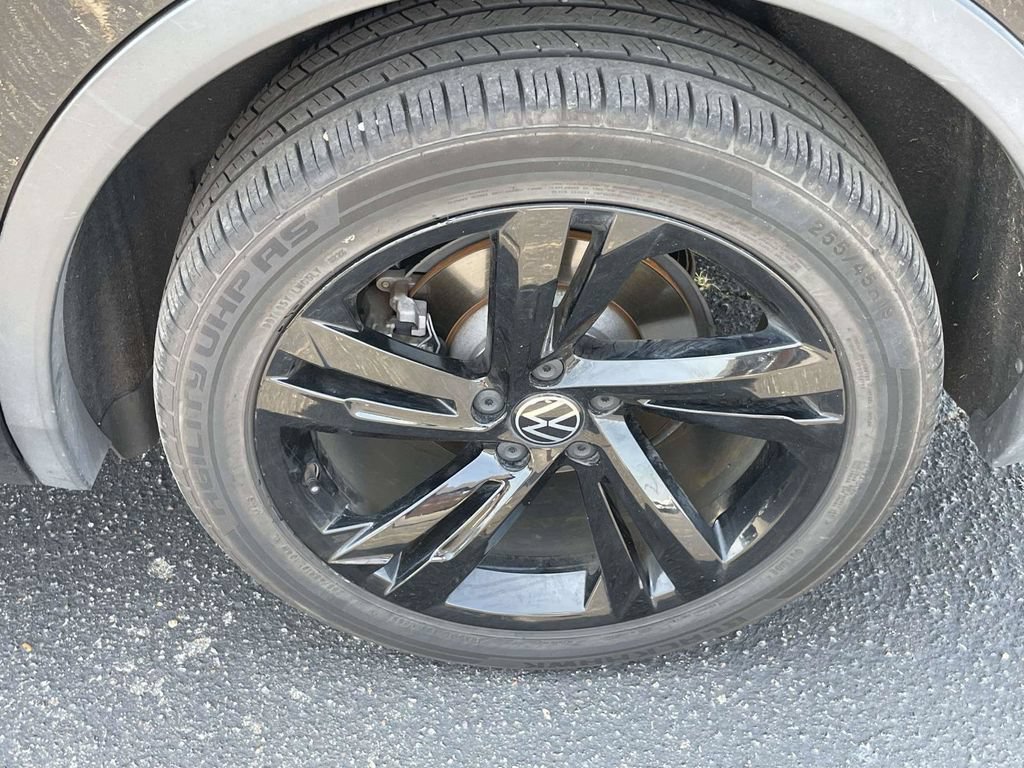 Used 2023 Volkswagen Tiguan SE R-Line FWD image 9
