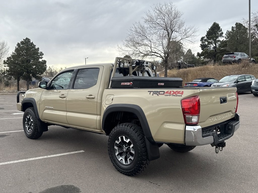 Used 2017 Toyota Tacoma TRD Off-Road image 4