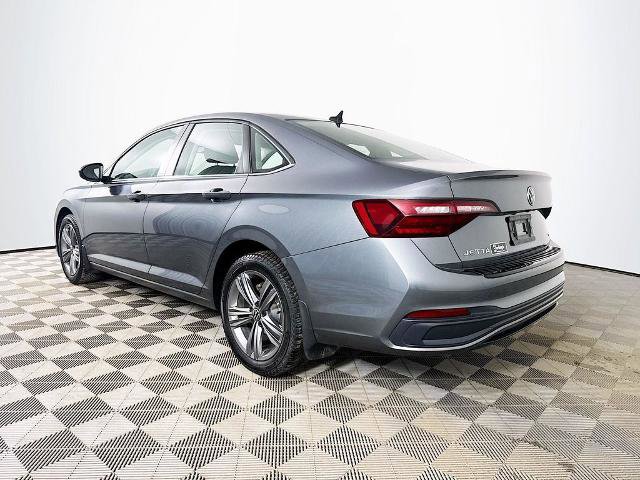 Used 2023 Volkswagen Jetta SE FWD image 5