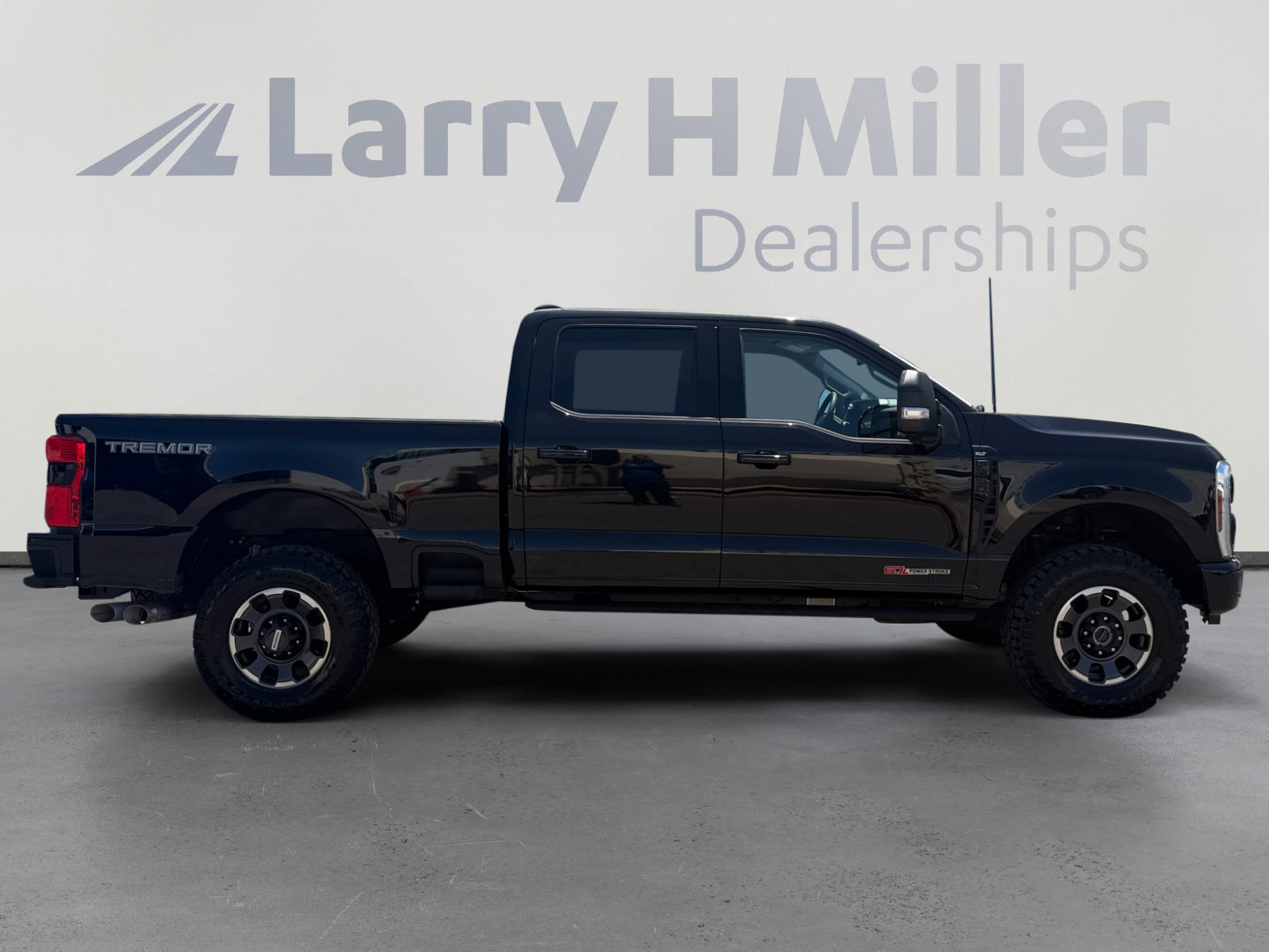 Certified 2024 Ford F250 XLT w/ Black Appearance Package AWD/4WD image 6