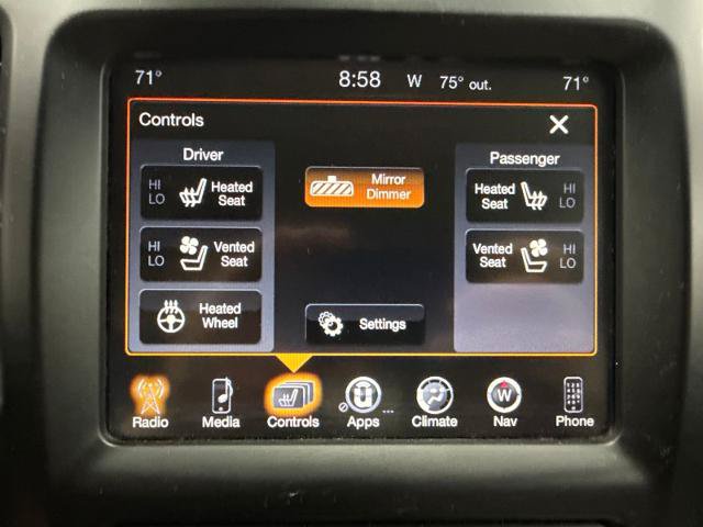 Used 2017 Jeep Cherokee Limited w/ Luxury Group AWD/4WD image 22