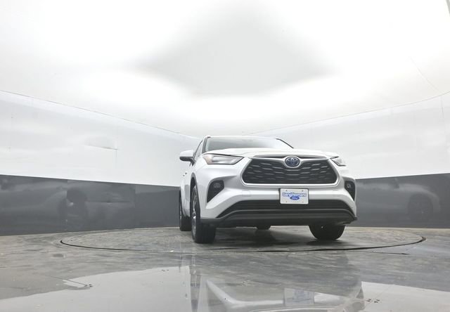 Used 2023 Toyota Highlander XLE AWD/4WD image 28