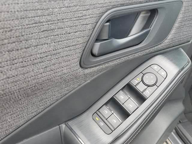 Used 2021 Nissan Rogue S FWD image 19