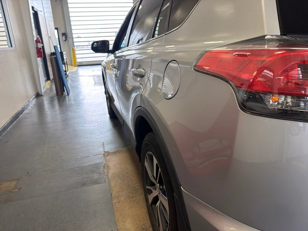 Used 2017 Toyota RAV4 XLE w/ Premium Special Value Package AWD/4WD image 7