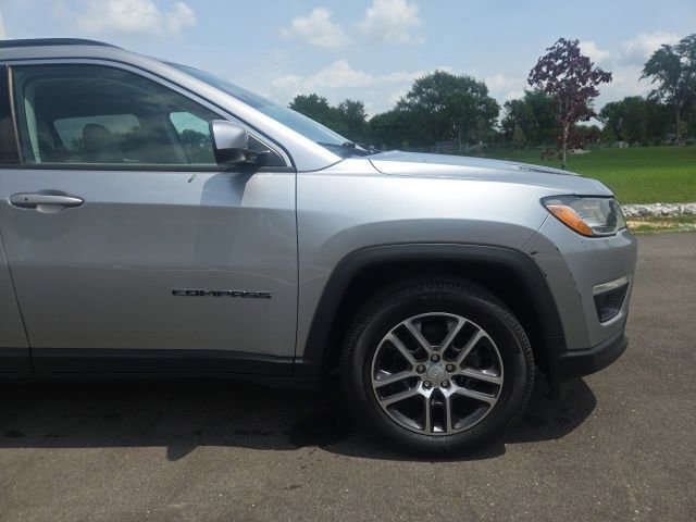 Used 2018 Jeep Compass Latitude FWD image 4