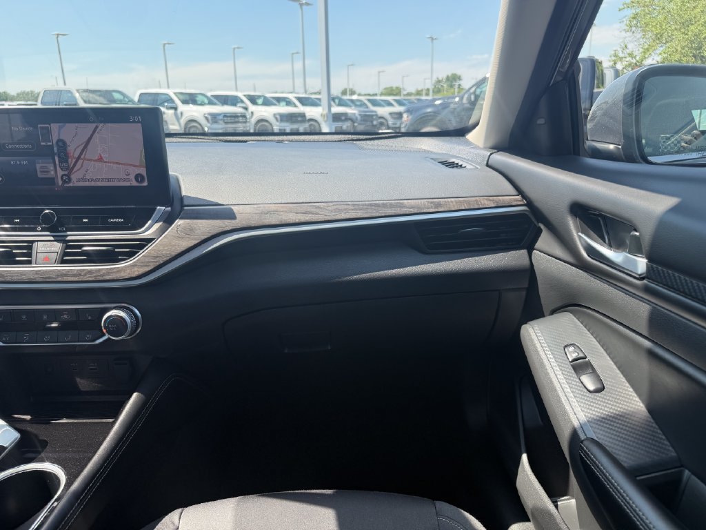 Used 2024 Nissan Altima 2.5 SV w/ SV Premium Package FWD image 19